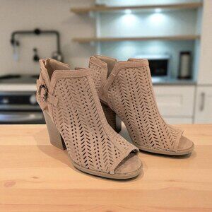 Charlotte Russe Peep Toe Bootie Heels – Tan – Size 7